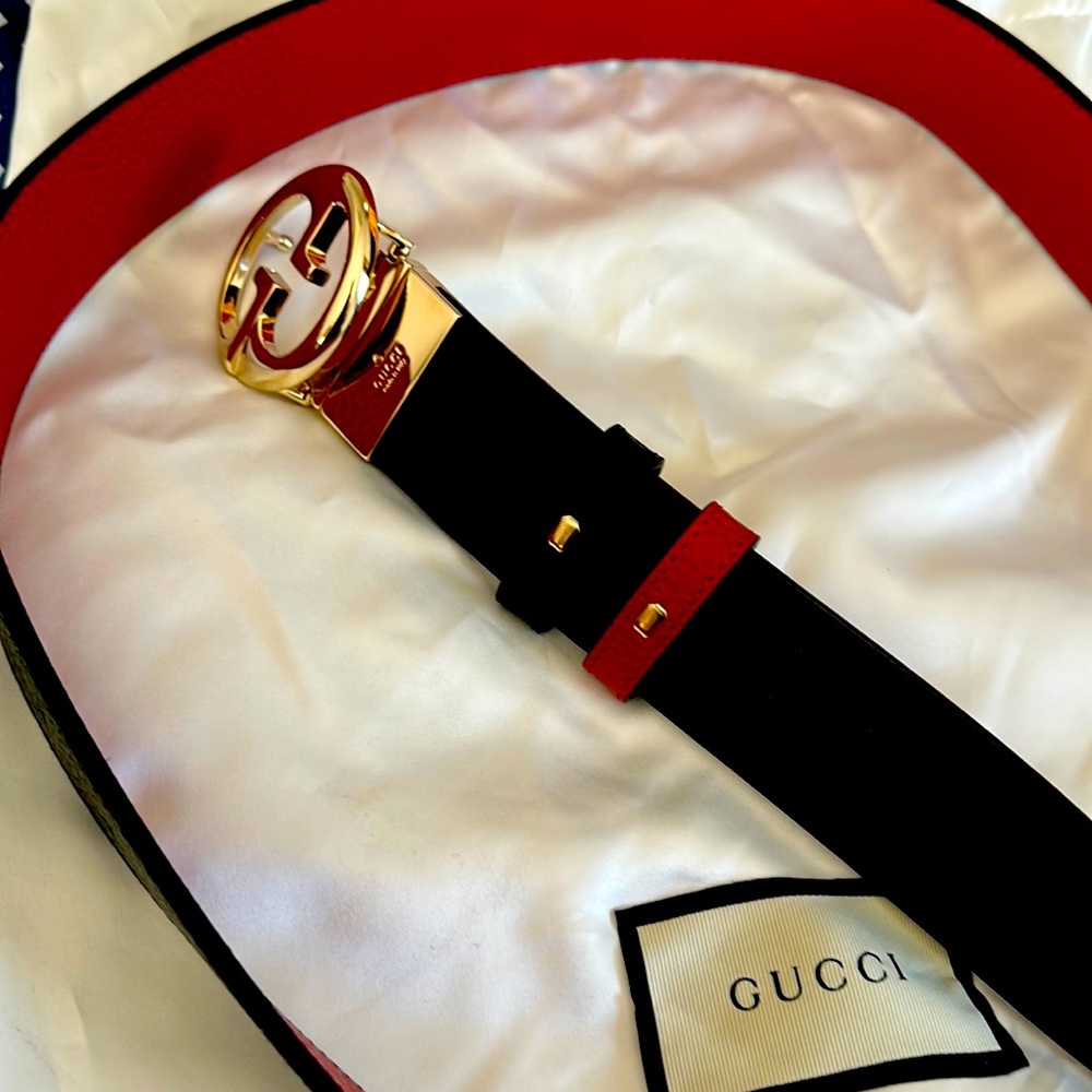 Gucci belt.  Two color reversible. Size 100.